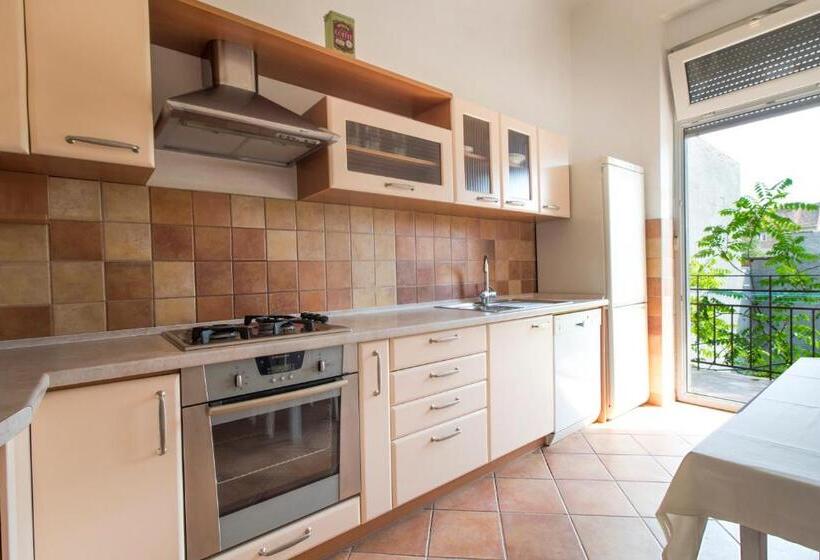 הוסטל Guesthouse Centar 2