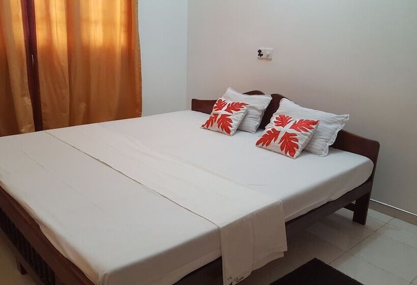 مبيت وإفطار Kavindi Villa Aluthgama