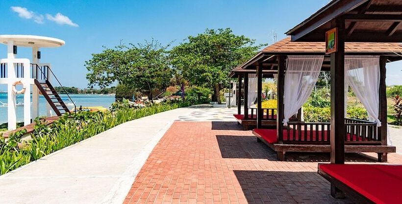 בית מלון כפרי Crusoe Cabins Casobe