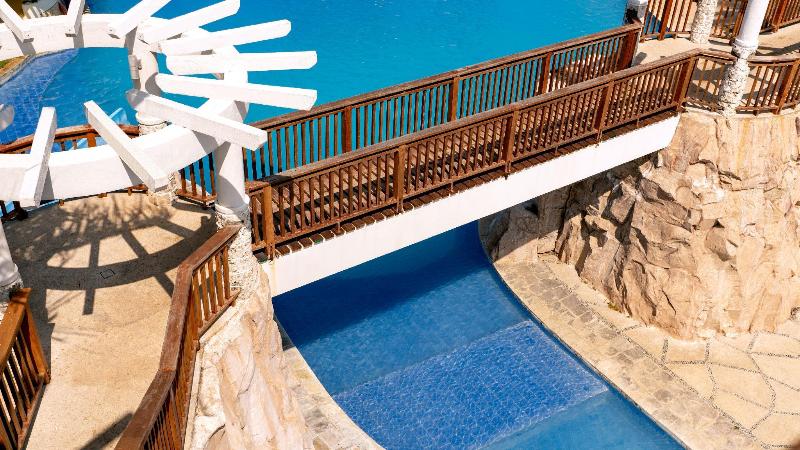 בית מלון כפרי Crusoe Cabins Casobe