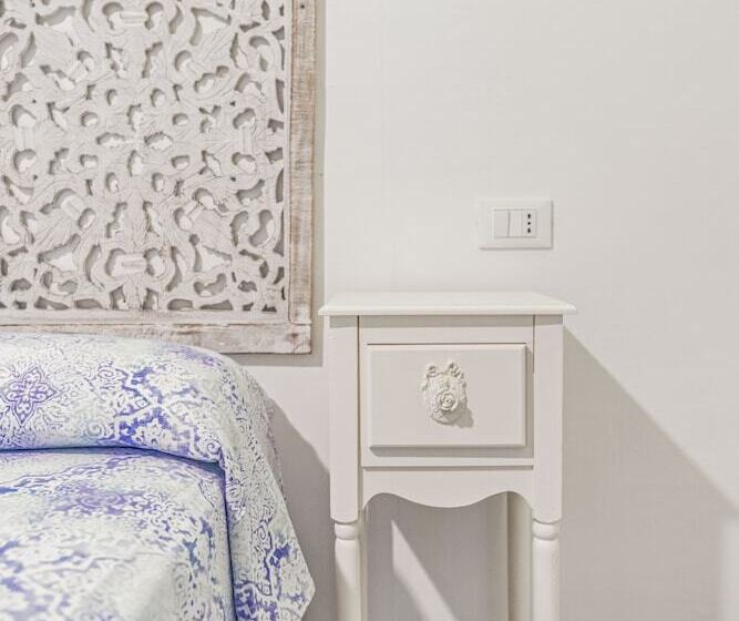 فندق Eunymos   Trattoria Da Francesco Panarea