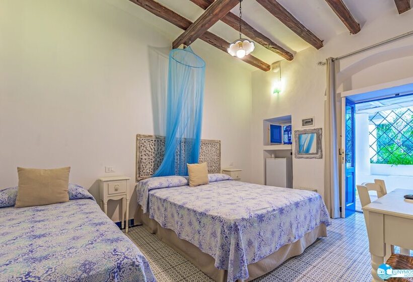 فندق Eunymos   Trattoria Da Francesco Panarea