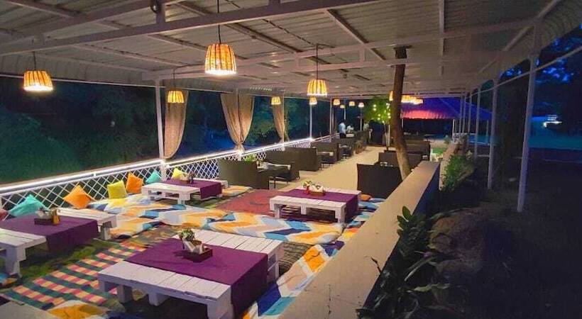 호텔 Hiranya Resorts