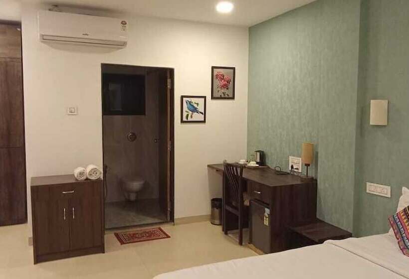 호텔 Hiranya Resorts