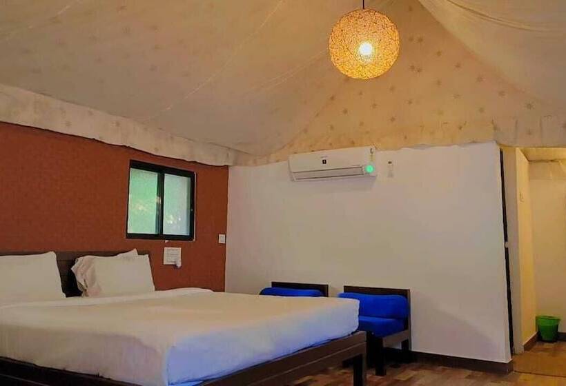 호텔 Hiranya Resorts