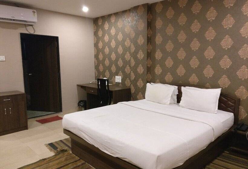 호텔 Hiranya Resorts