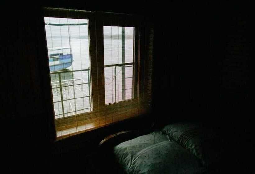 هتل Landing Stage Master