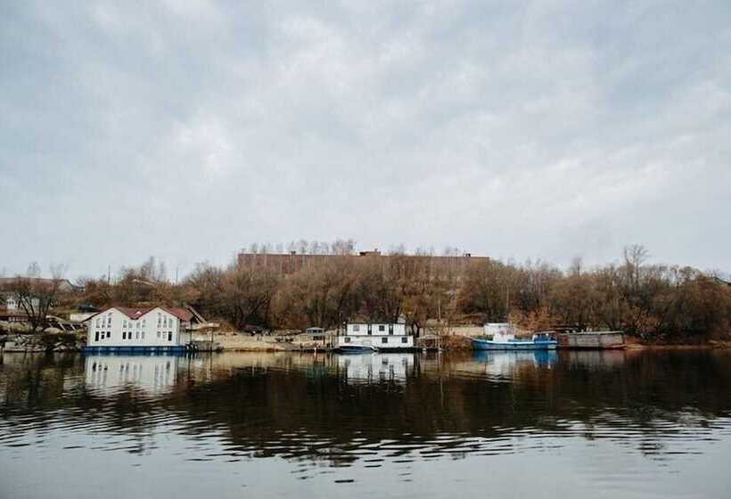 هتل Landing Stage Master