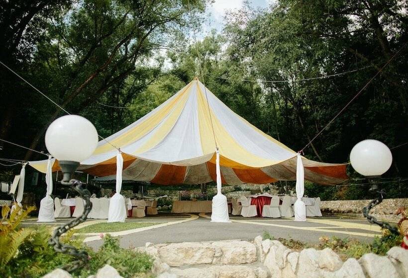 هتل Landing Stage Master