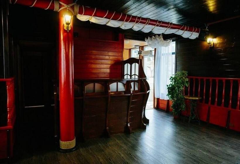 هتل Landing Stage Master