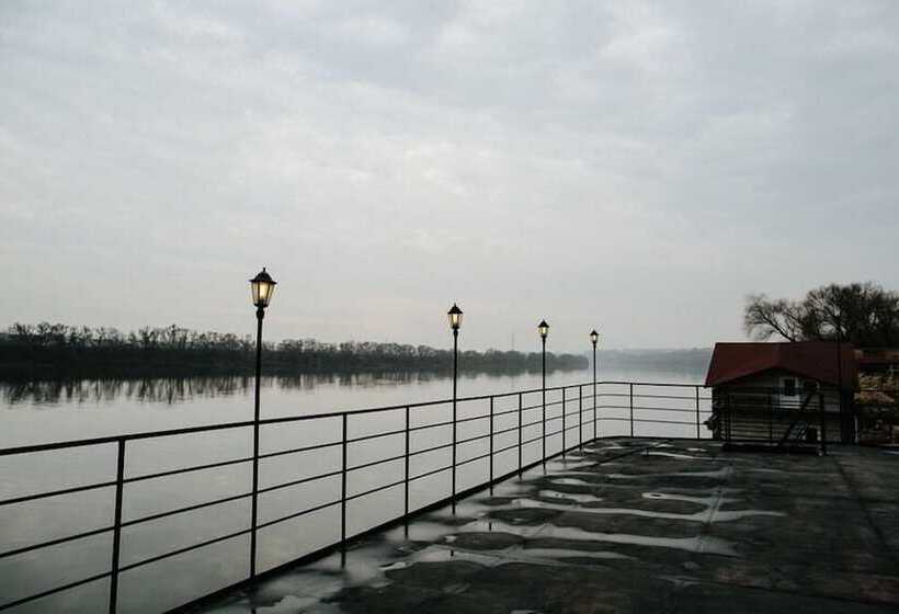 هتل Landing Stage Master