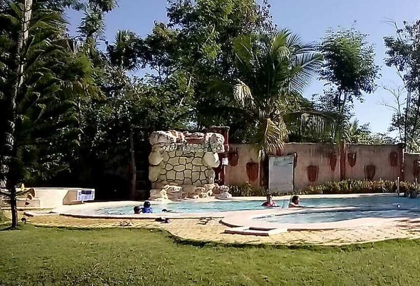 فندق Larville Pool Garden Resort & Restaurant