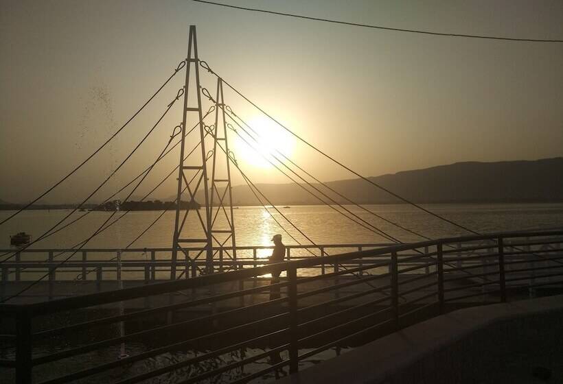 هتل Radhika Palace