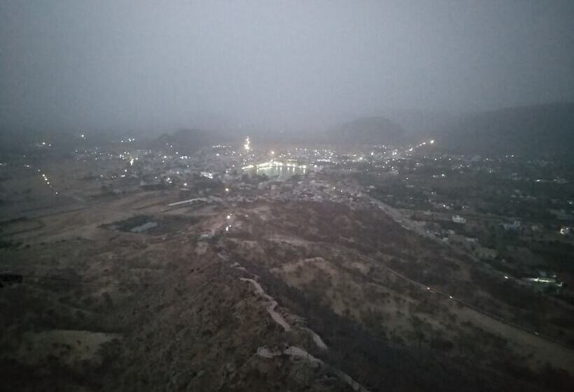 هتل Radhika Palace