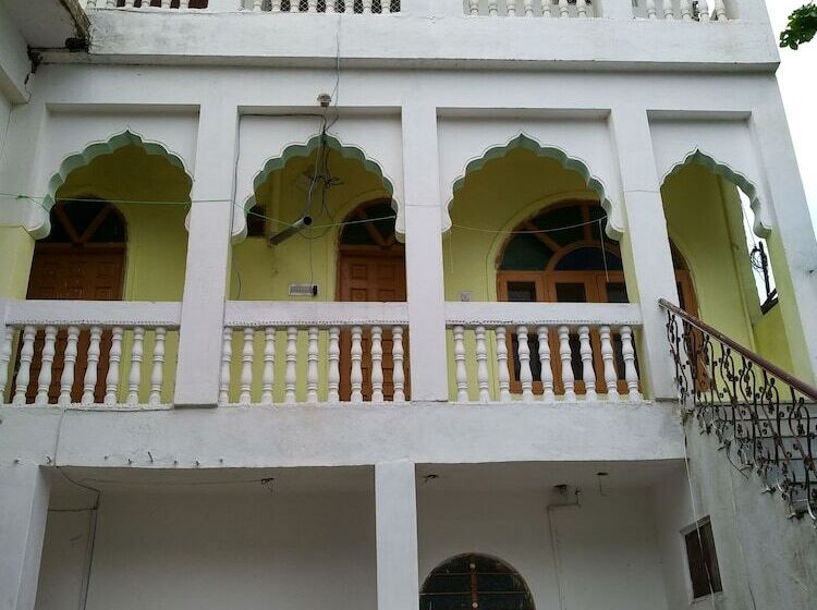 هتل Radhika Palace