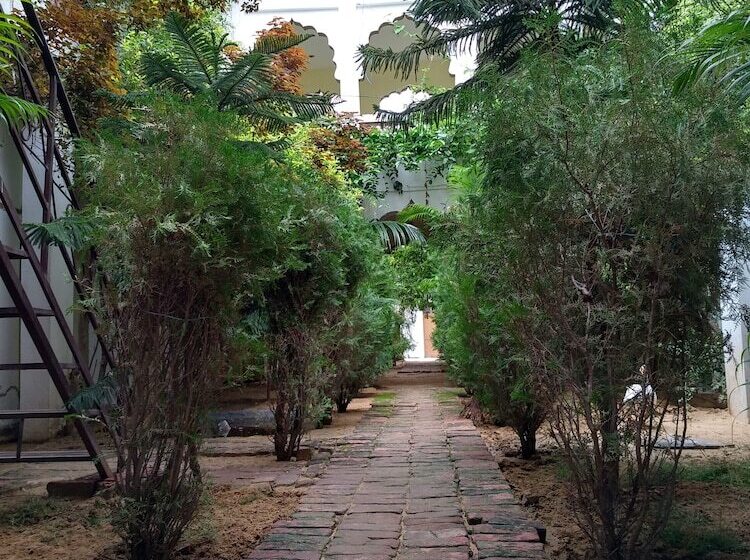 هتل Radhika Palace