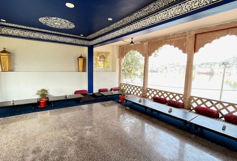 هتل Radhika Palace