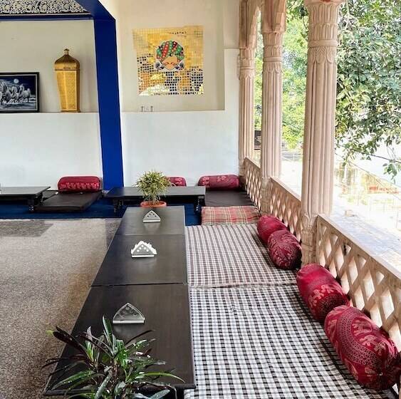 هتل Radhika Palace