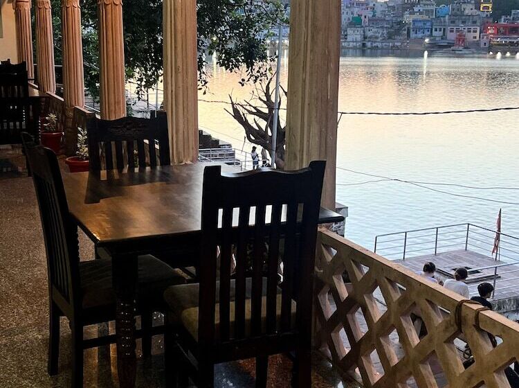 هتل Radhika Palace