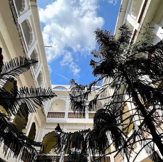 هتل Radhika Palace