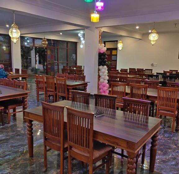 هتل Radhika Palace