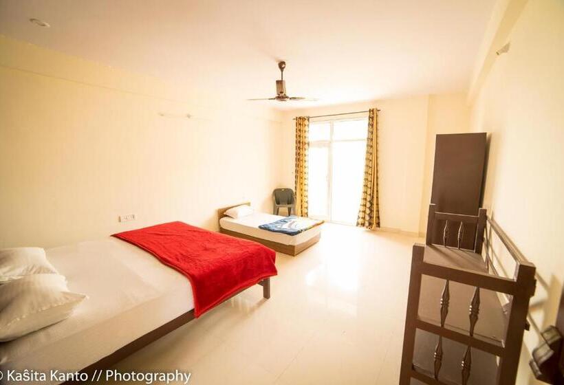 هتل Radhika Palace