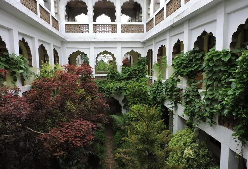 هتل Radhika Palace