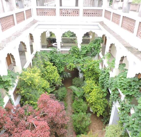 هتل Radhika Palace