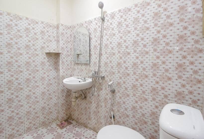 酒店 Reddoorz @ Malalayang Manado