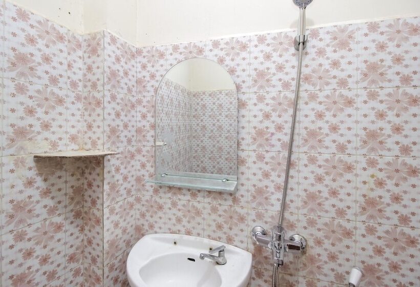 酒店 Reddoorz @ Malalayang Manado