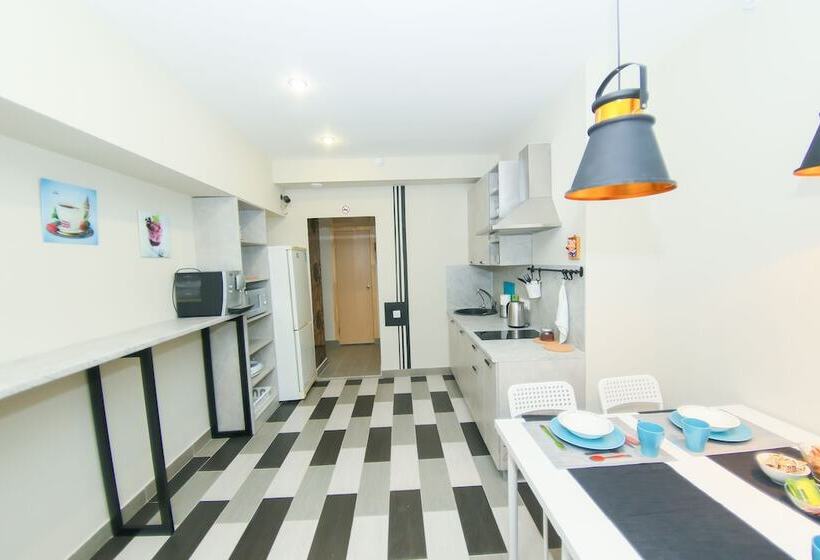 Kupe Capsule Hotel & Hostel