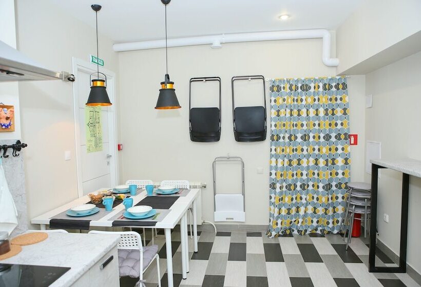 Kupe Capsule Hotel & Hostel