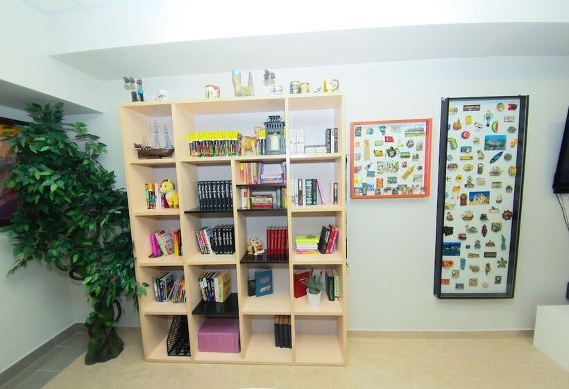 Kupe Capsule Hotel & Hostel