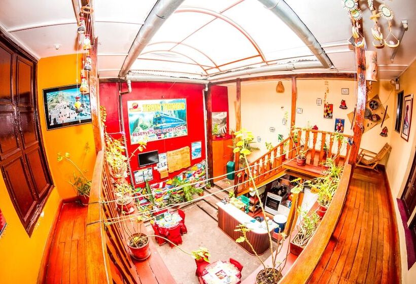 Общежитие Marlon S Inn Cusco