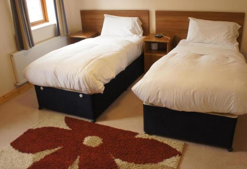 פנסיון Dalys Inn