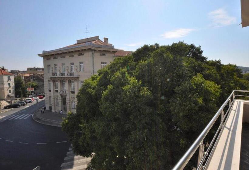 펜션 Fortuna Luxury Rooms