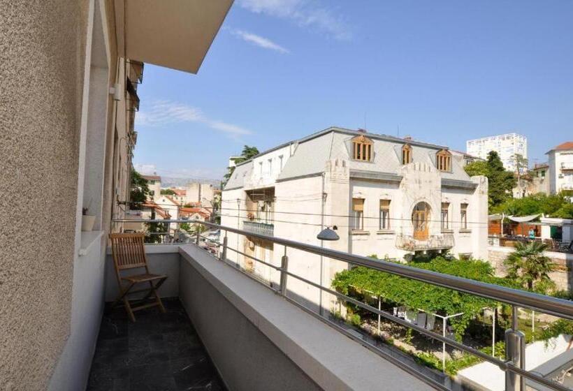 펜션 Fortuna Luxury Rooms