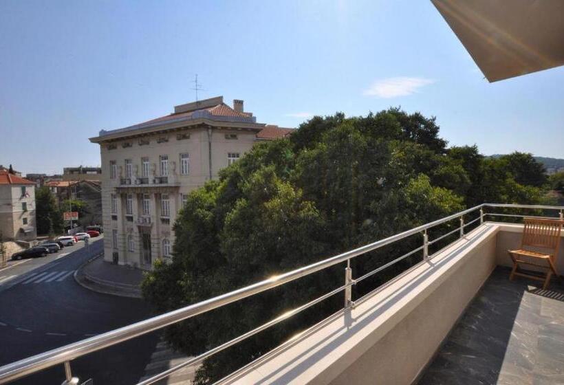 펜션 Fortuna Luxury Rooms