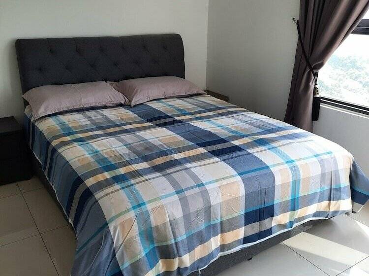 Raffles Suites Homestay