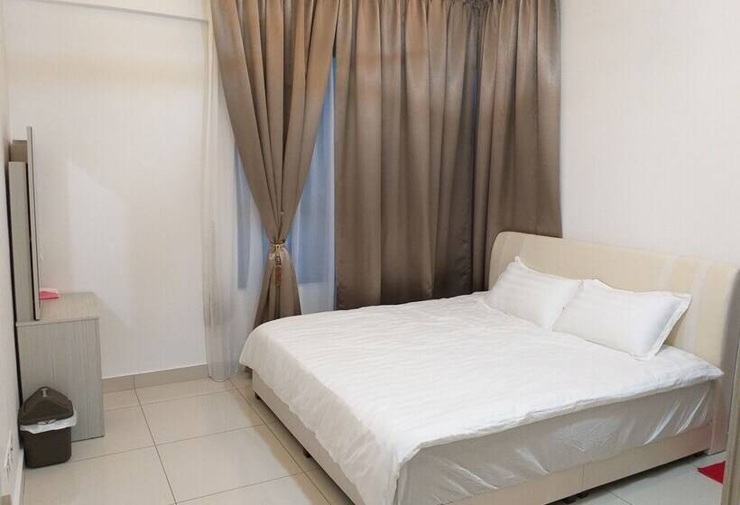 Raffles Suites Homestay