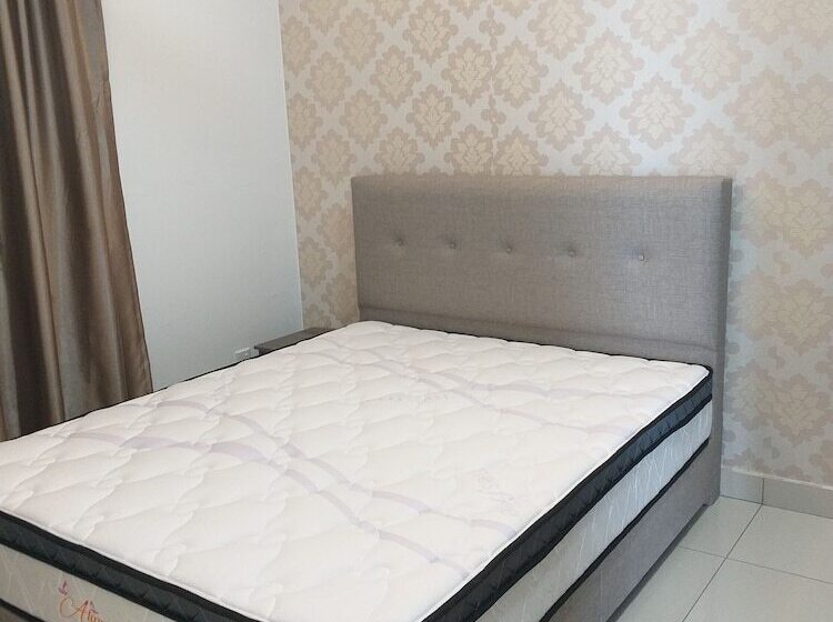 Raffles Suites Homestay