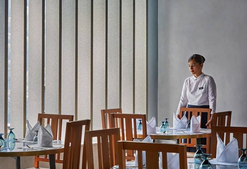 리조트 The Roseate Ganges Rishikesh