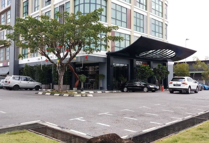 Roxy Hotel And Apartments