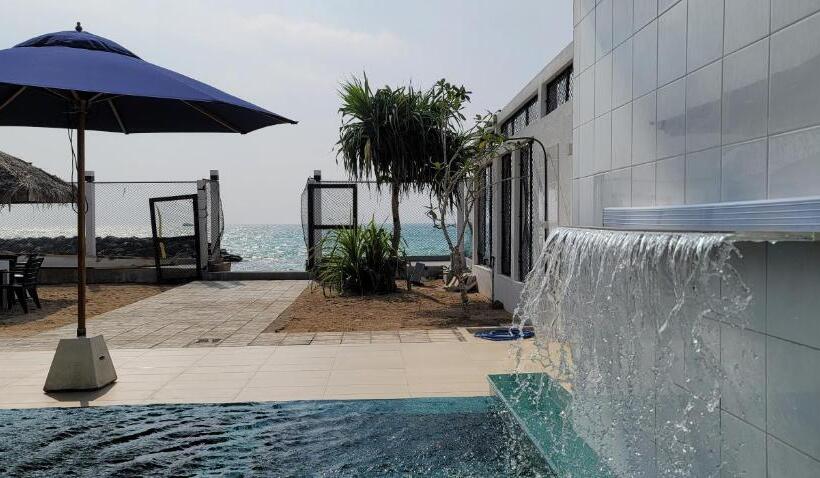 White Sand Villa   Beach Front