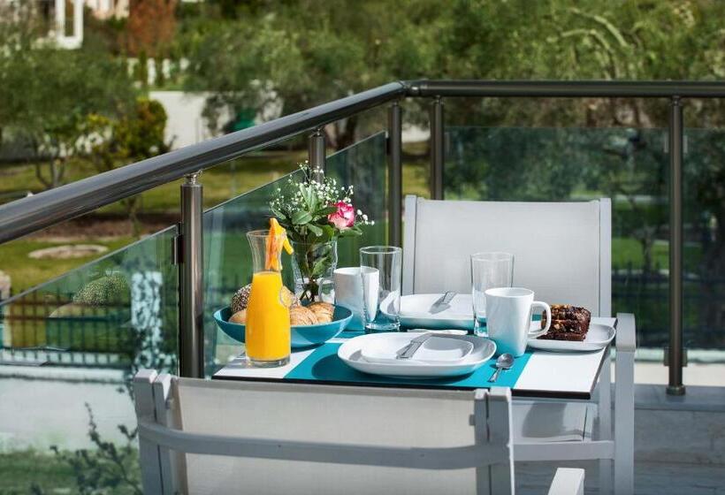 Asterias Premium Holiday Apartments