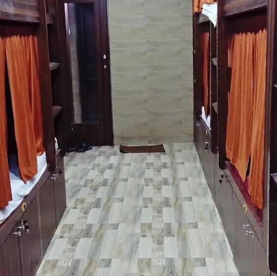 مبيت وإفطار Asian Dormitory   Hostel