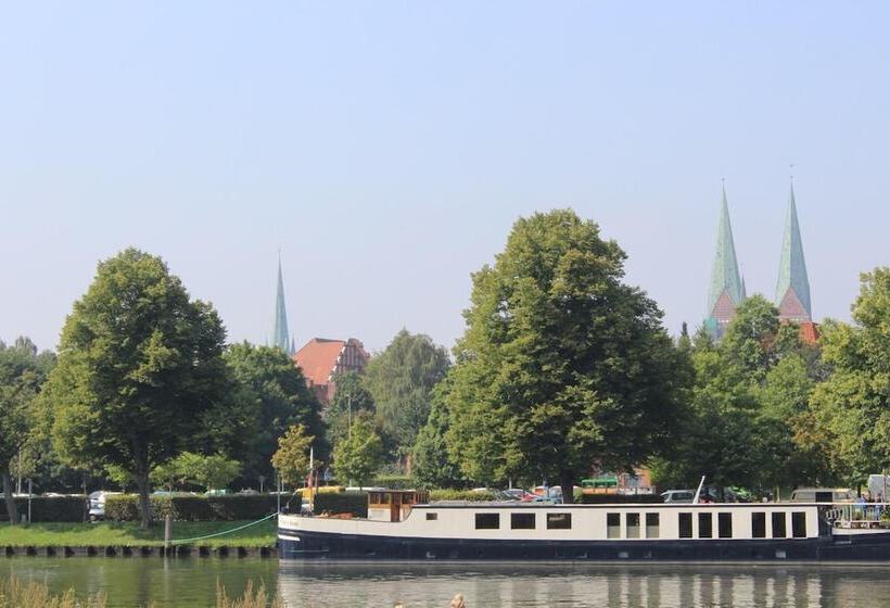 ベッドアンドブレックファースト Ms Marylou