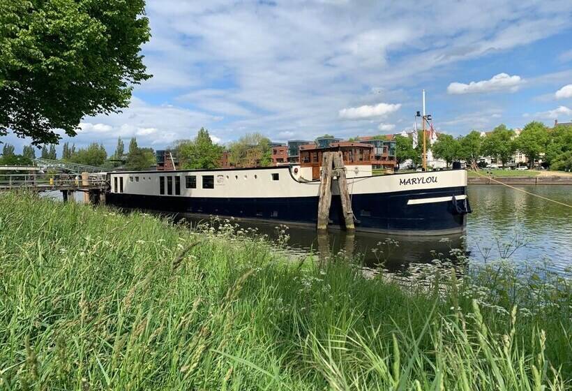 ベッドアンドブレックファースト Ms Marylou