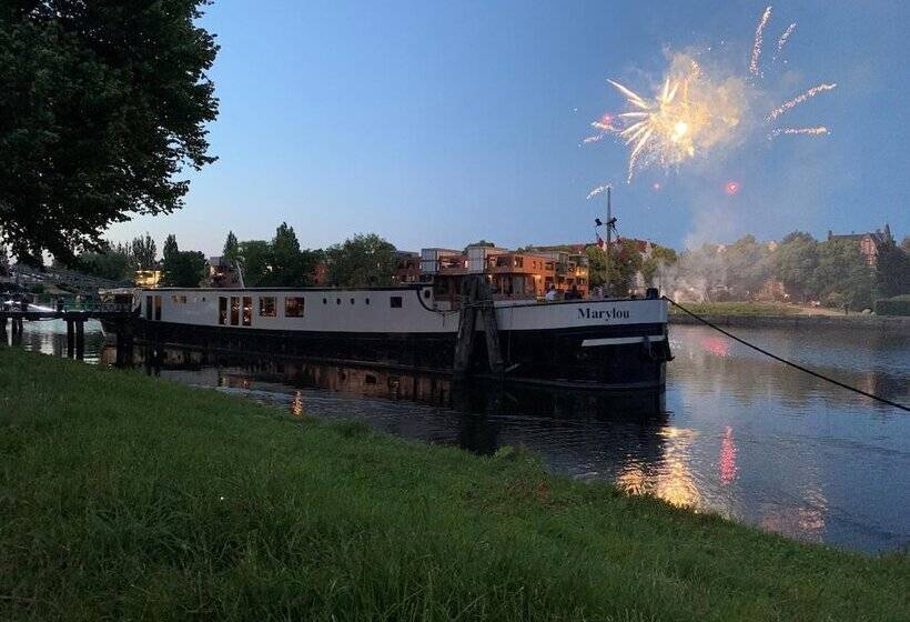 ベッドアンドブレックファースト Ms Marylou