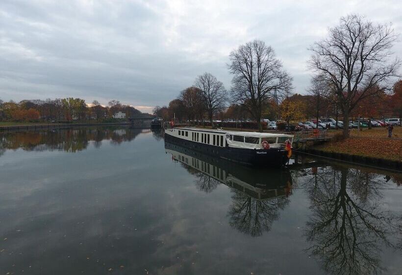 ベッドアンドブレックファースト Ms Marylou